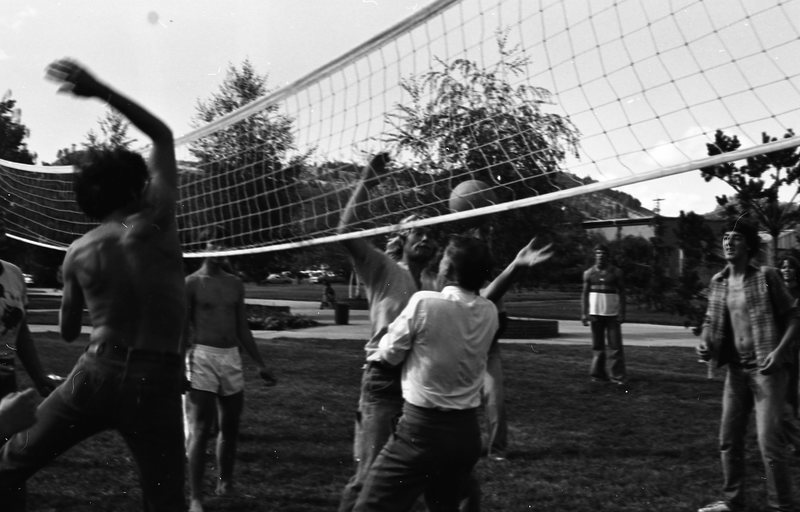 1980 New Student Week, Volleyball 05