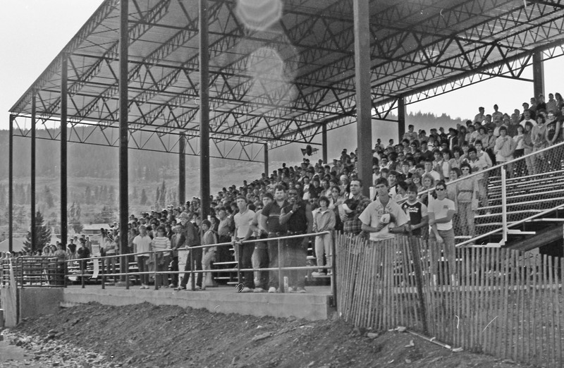 1985 Homecoming Football Fans 04