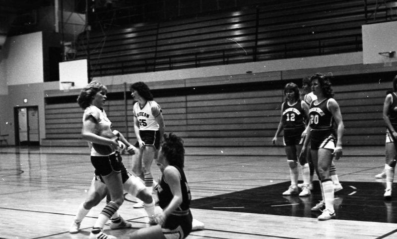 1982 Women's Basketball, EOSC vs. Oregon Tech, Action 16