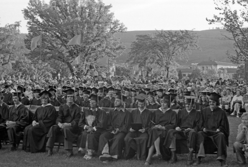 1976 Graduation 24
