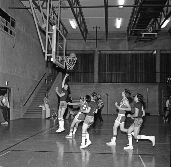 California, Basketball Game 3
