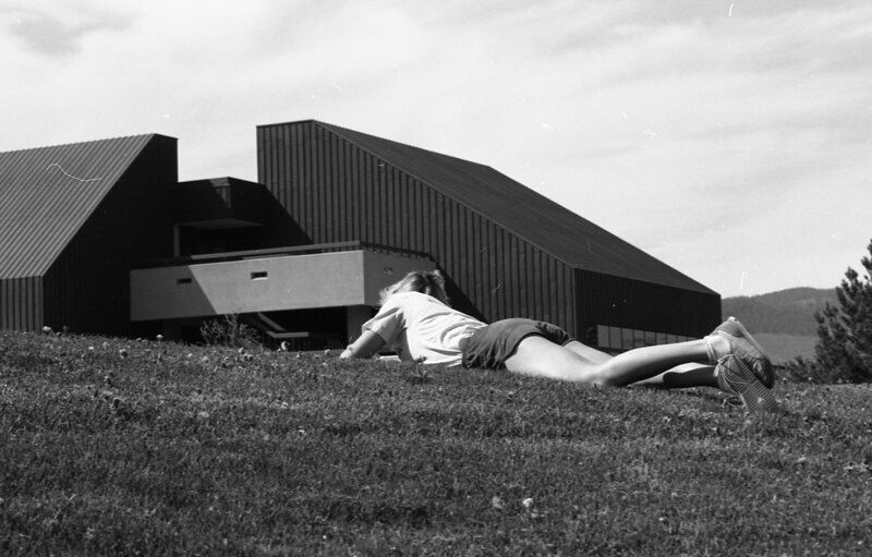 1985 Students, May Outdoor Candid Shots 04