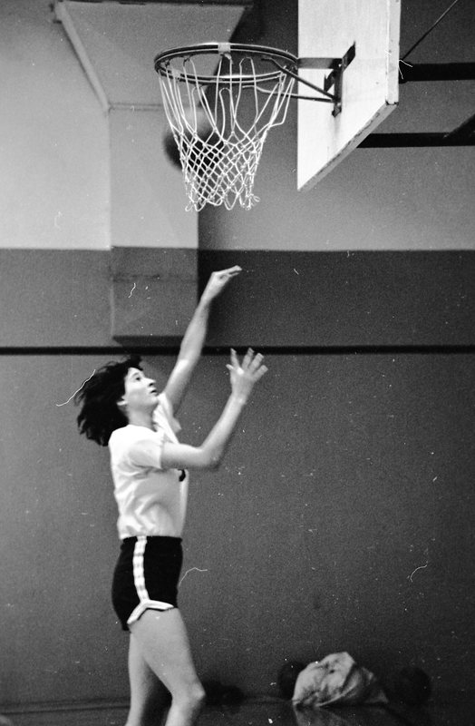 1980 Women's Basketball Players 09