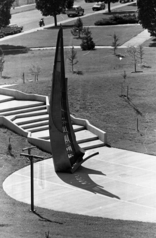 1984 Campus, Amphitheater 03