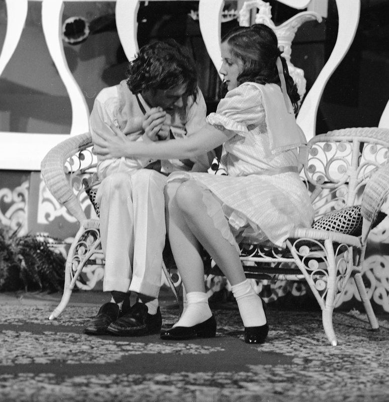 1974 "Oh Dad, Poor Dad" 02