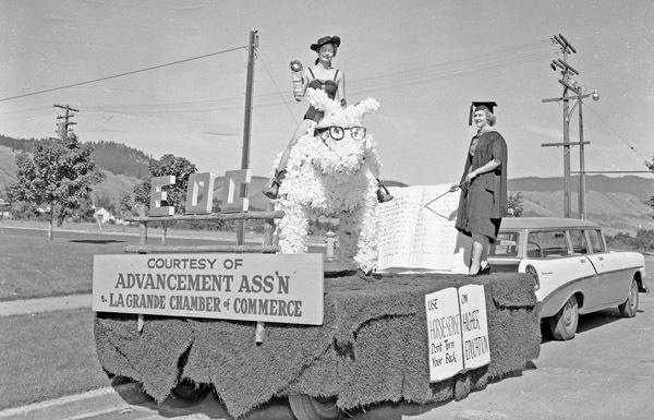 1958 Parade, Alumni Float 5