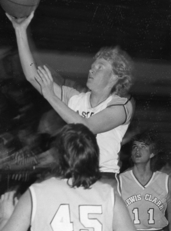 1985 Women's Basketball Action, EOSC vs. LCSC 03