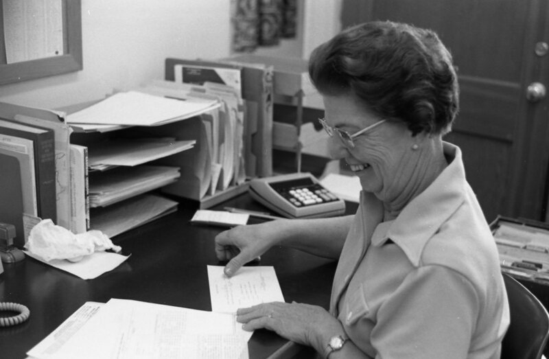 1976 Registrar's Office 04
