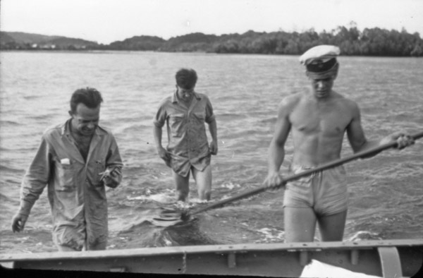 Hollandia, Pig Boat Skipper