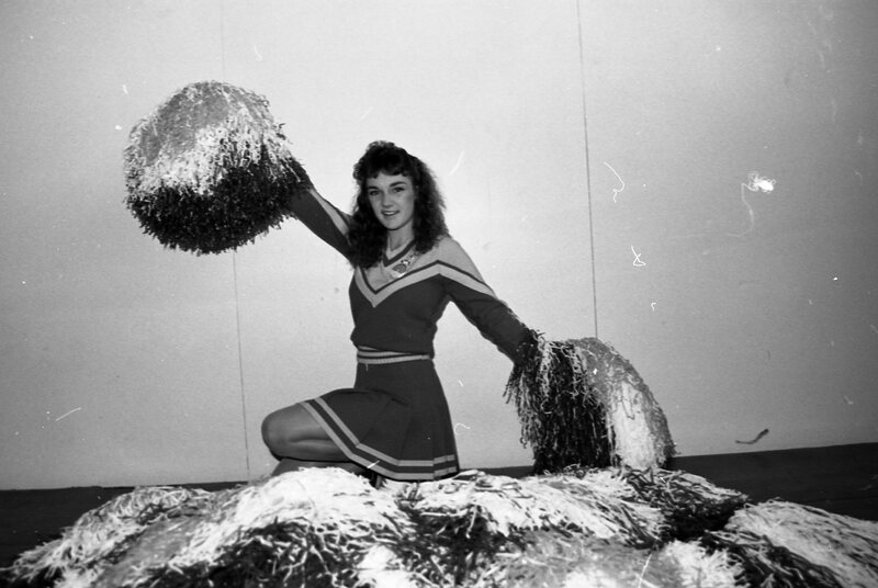 1985 Football Cheerleaders 12