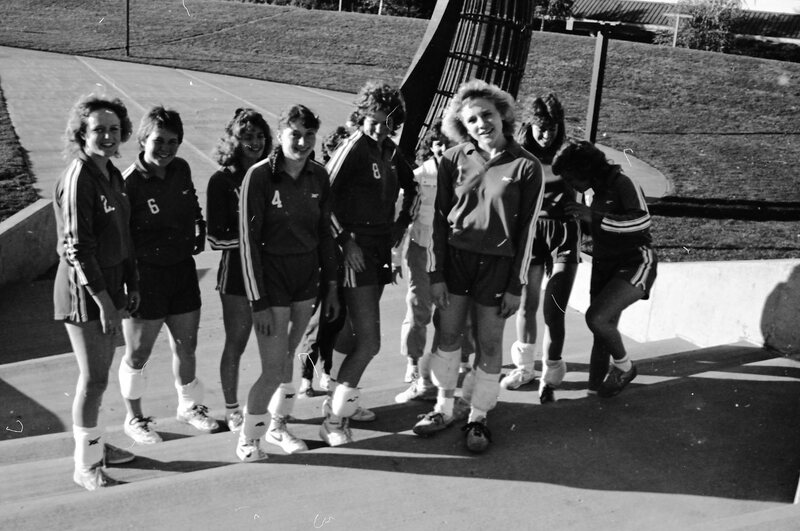 1987 Volleyball Team, Set-up 02