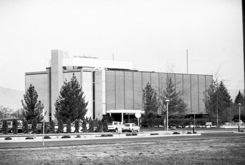 1988 Badgley Hall 01