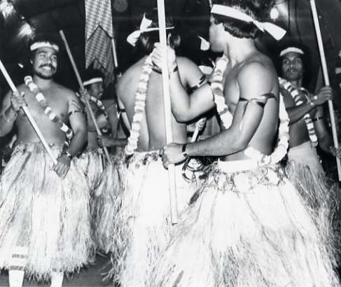 1980 Micronesian Performers 01