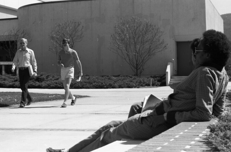1985 Students, May Outdoor Candid Shots 27