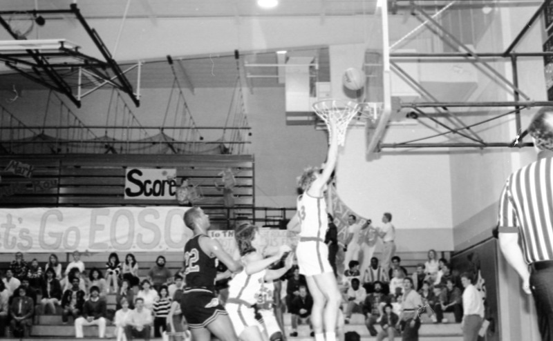 1988 Basketball Action, WOU at EOSC 03