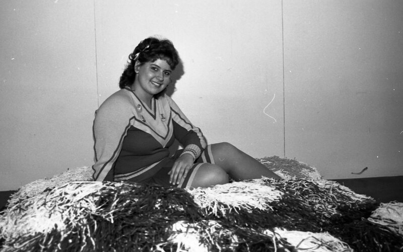 1985 Football Cheerleaders 09