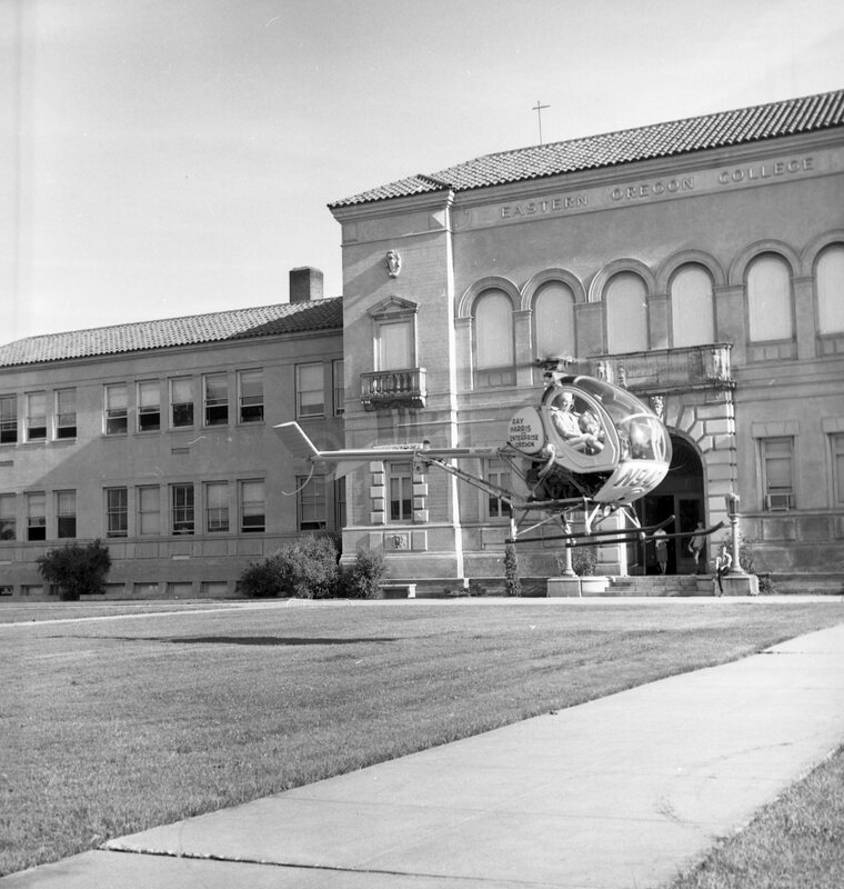 1967 Summer Graduation, Guest Arrival 16