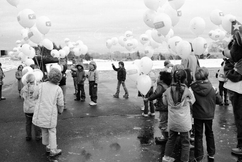 1986 Ackerman Elementary School,  Balloons 08
