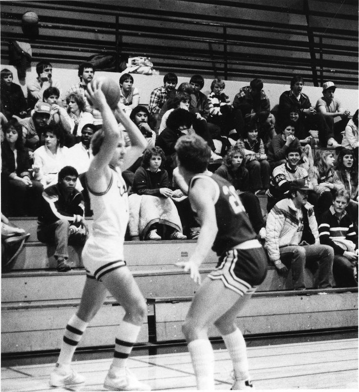 1983 Men's Basketball Action 02