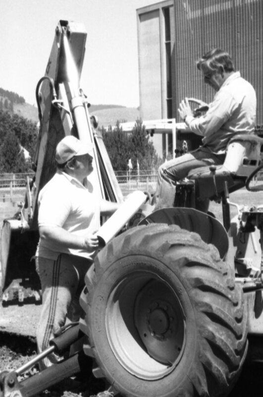 1985 Employees, Digging 07