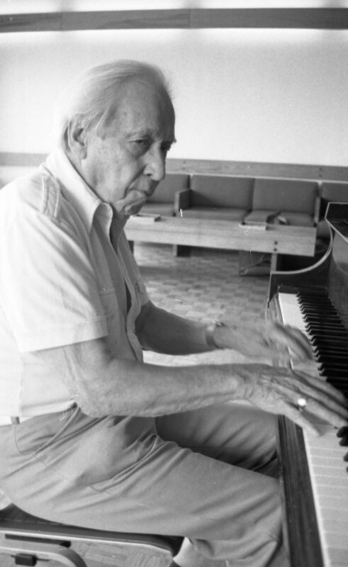 1985 Elderhostel Program, Piano Player 08