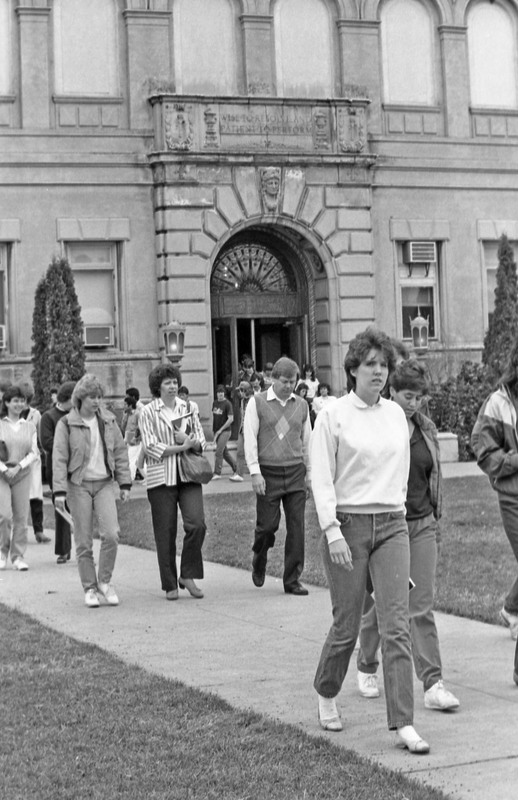 1986 Students &amp; Employees, Walking 07