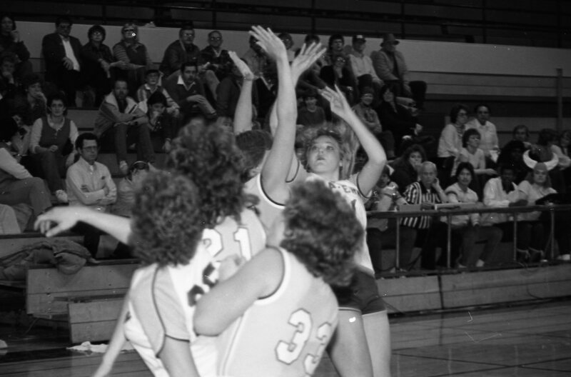 1985 Women's Basketball Action, EOSC vs. LCSC 08