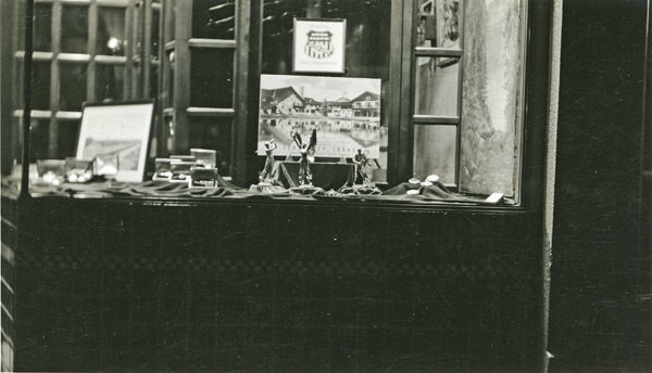 La Grande, Window Display 2