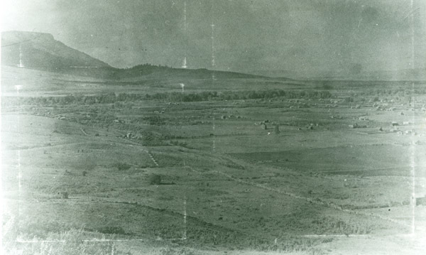 1900 La Grande, Hilltop View 01