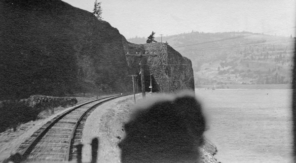 Columbia Gorge, Train Track