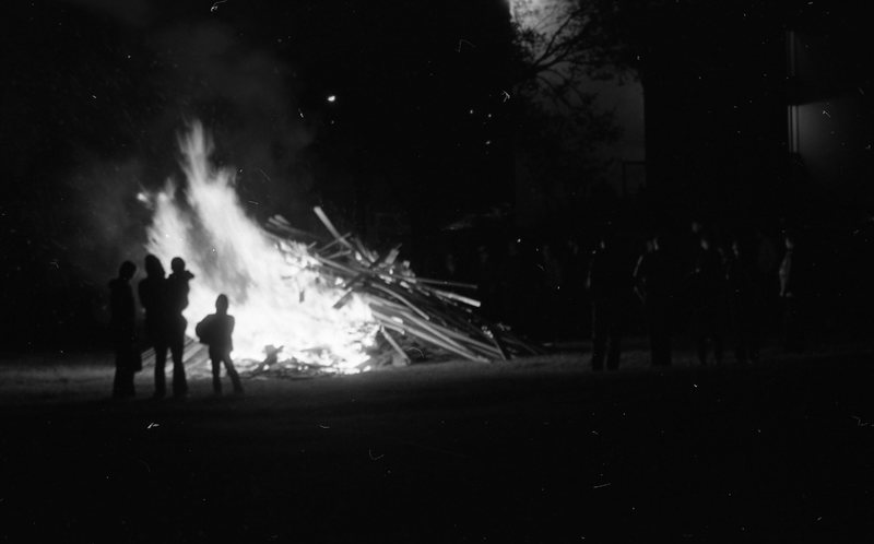 1983 Homecoming Bonfire 01