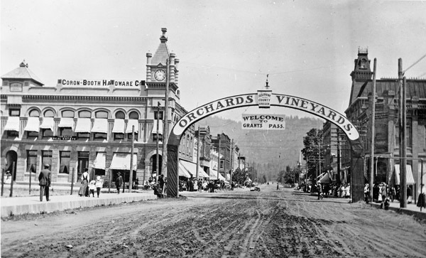 Grants Pass, Street Scene