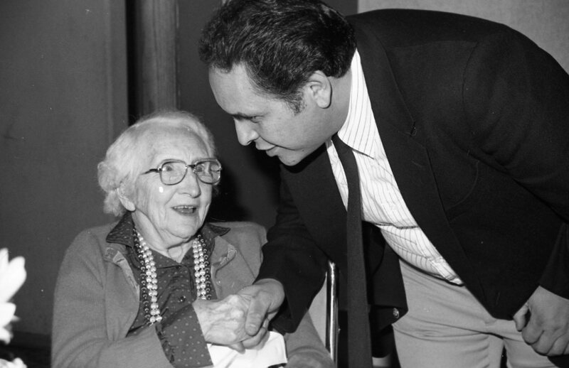 1985 Students Serve Elderly 12