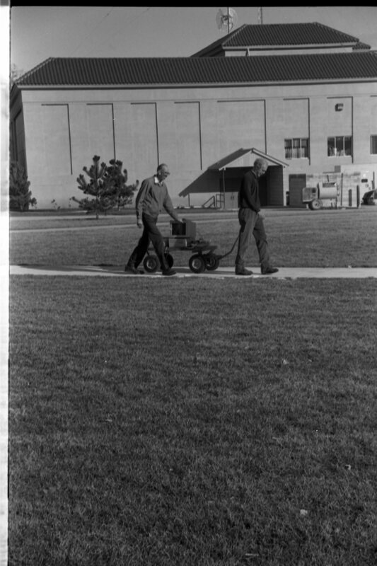 1990 Loso Hall, Moving In 02