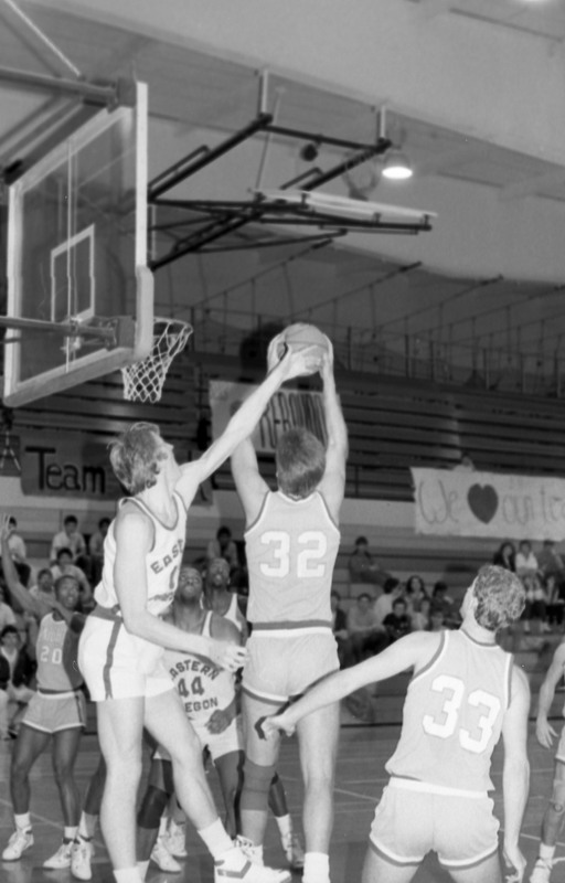1988 Basketball Action, Knights at EOSC 01