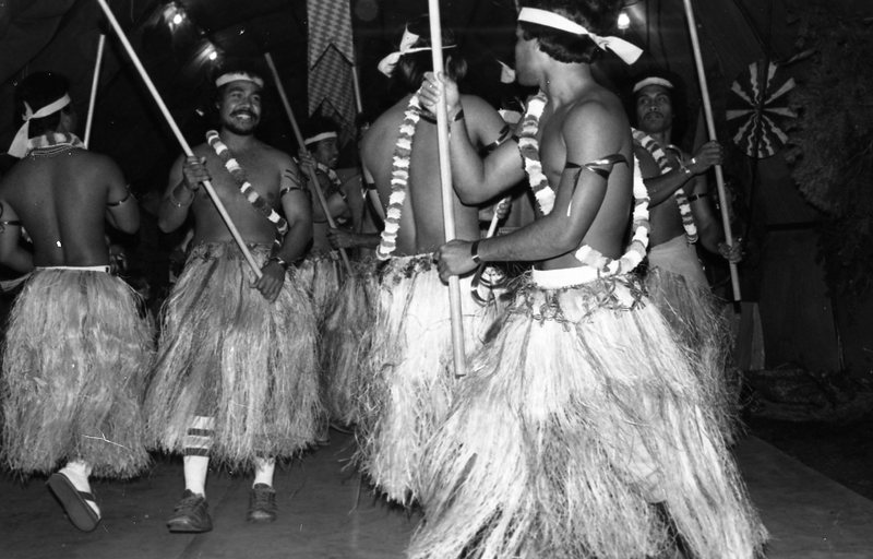 1980 Micronesian Performers 02