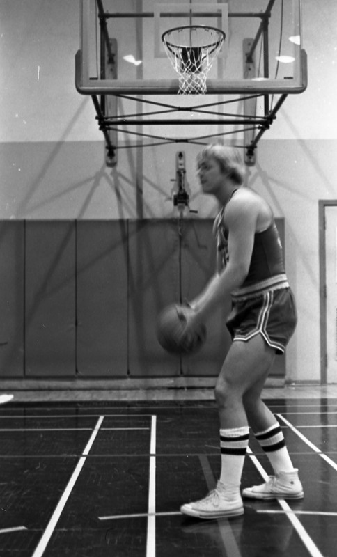 1977 Basketball Player 06