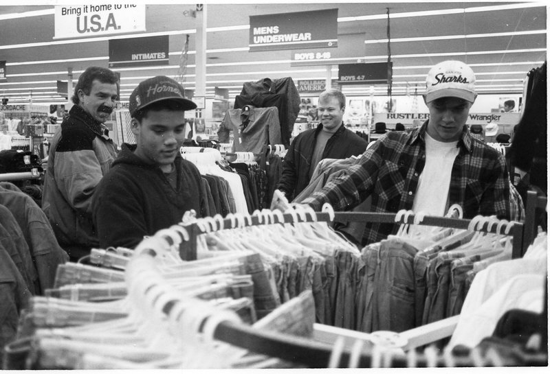 90's Students, Shopping