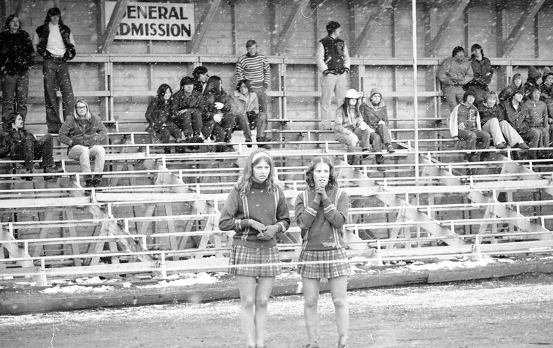 1975 Cheerleaders 03
