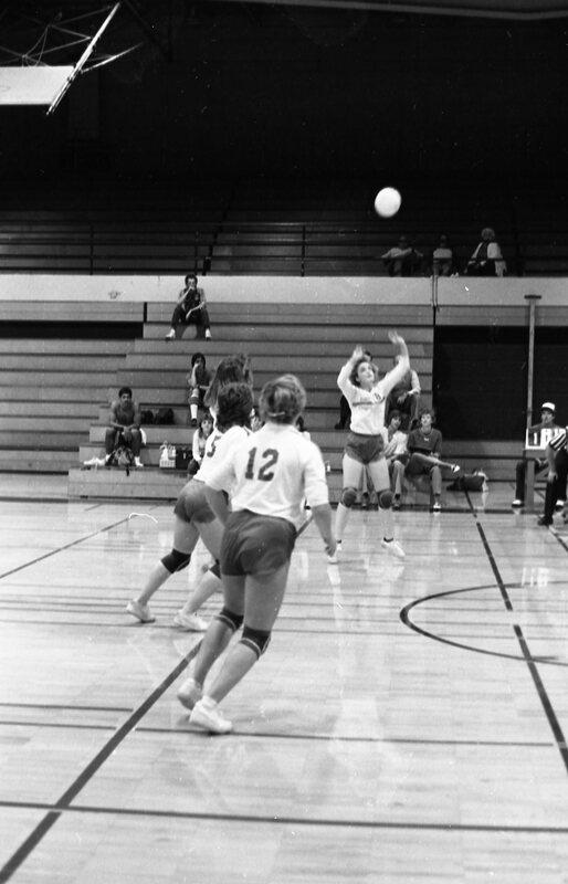 1983 Volleyball, EOSC vs. Lewis & Clark, Action 08