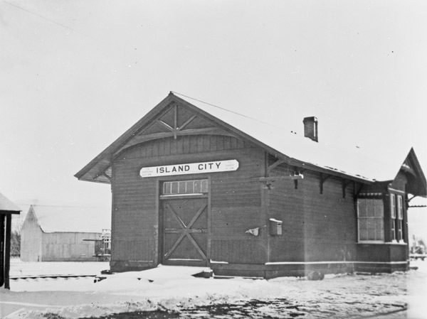 Island City, Railroad Station