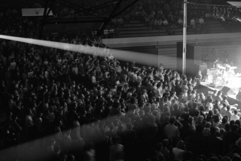 1985 Concert, "Quarterflash" Audience 01