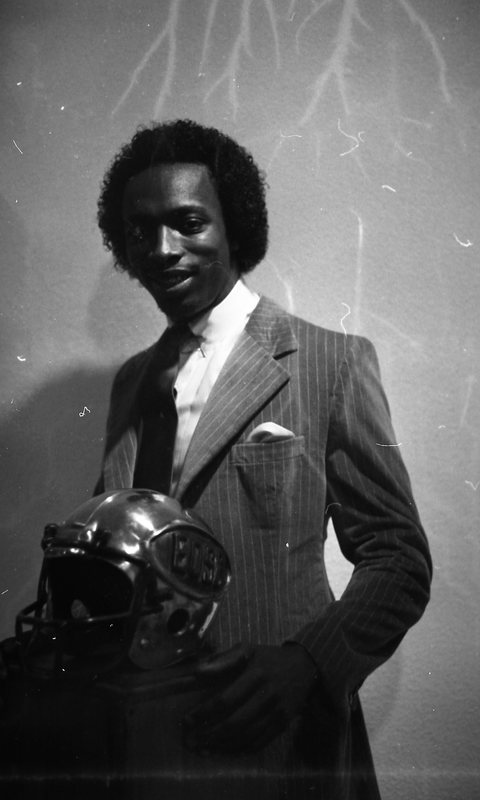 1981 Football Players with Trophy 08