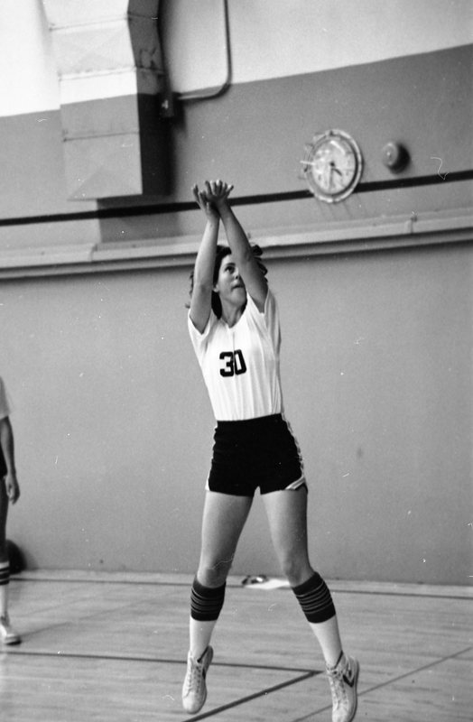 1980 Women's Basketball Players 06