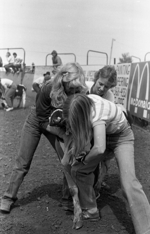 1981 Rodeo, Calf Dressing 04