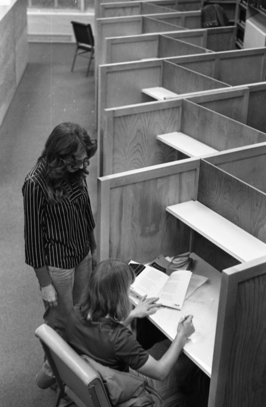 1977 Walter M. Pierce Library, Usage 02