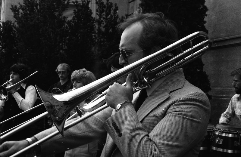 1980 Graduation, Band 09