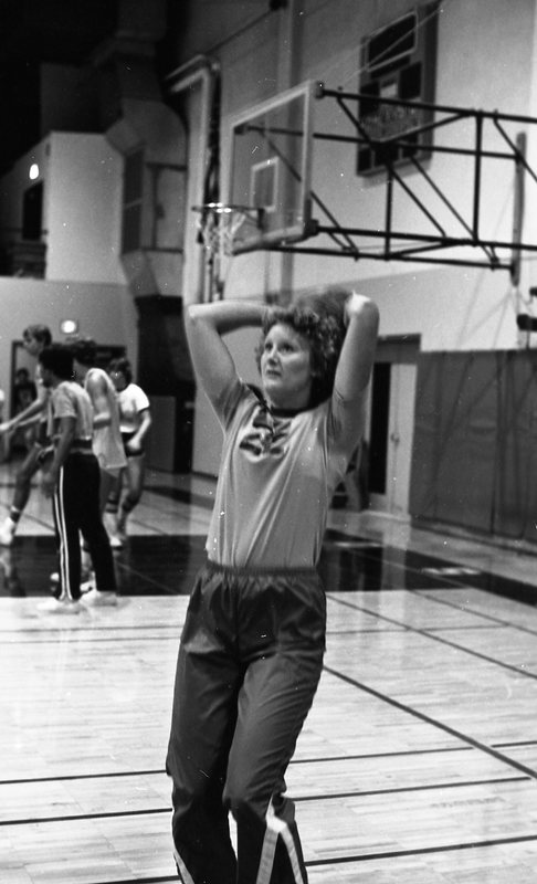 1981 Women's Basketball Player, Susan Howard 06