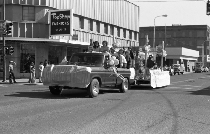 1981 Homecoming Parade, Floats 09