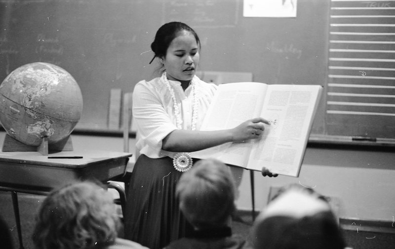 1981 Ackerman Elementary Classroom, Micronesian Program 13